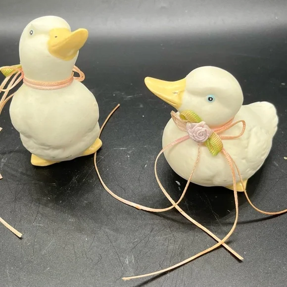 Vintage DEPT56  Duckling With A Pink Ribbon  Figurine - Porcelain   Retired Set - Picture 11 of 13